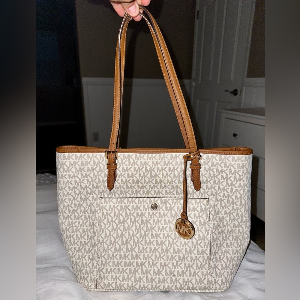 Michael Kors Voyager Medium Logo Tote